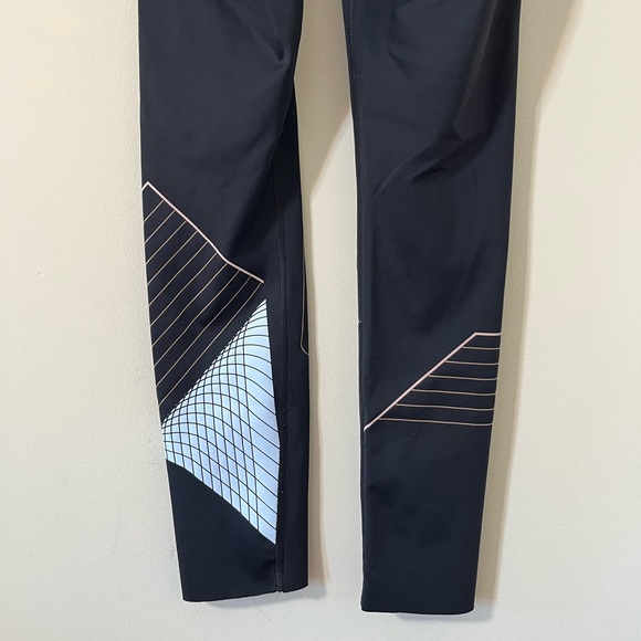 Under Armour Define The Run Reflective 7/8 Black Leggings Size Small - Picture 10 of 13